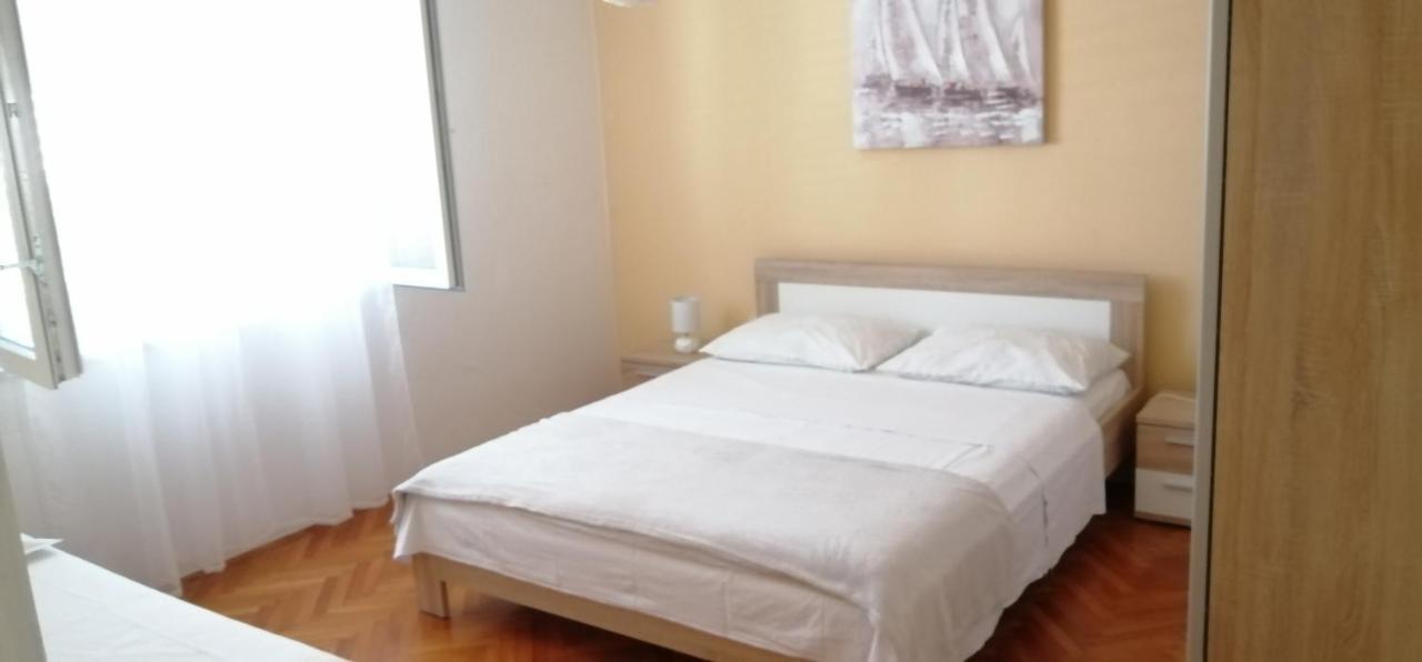 Goga Apartments Primošten Buitenkant foto
