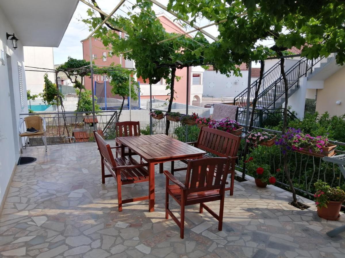 Goga Apartments Primošten Buitenkant foto